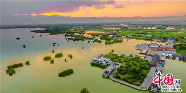 宁夏沙湖美景如画：大漠伴碧湖 芦苇接晴空